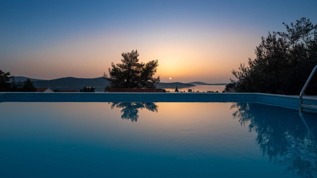 Villa Tela With Pool Žaborić Extérieur photo